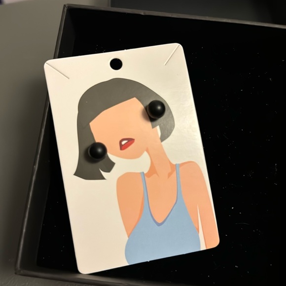 Great Deal Gorgeous Earrings - Picture 1 of 4